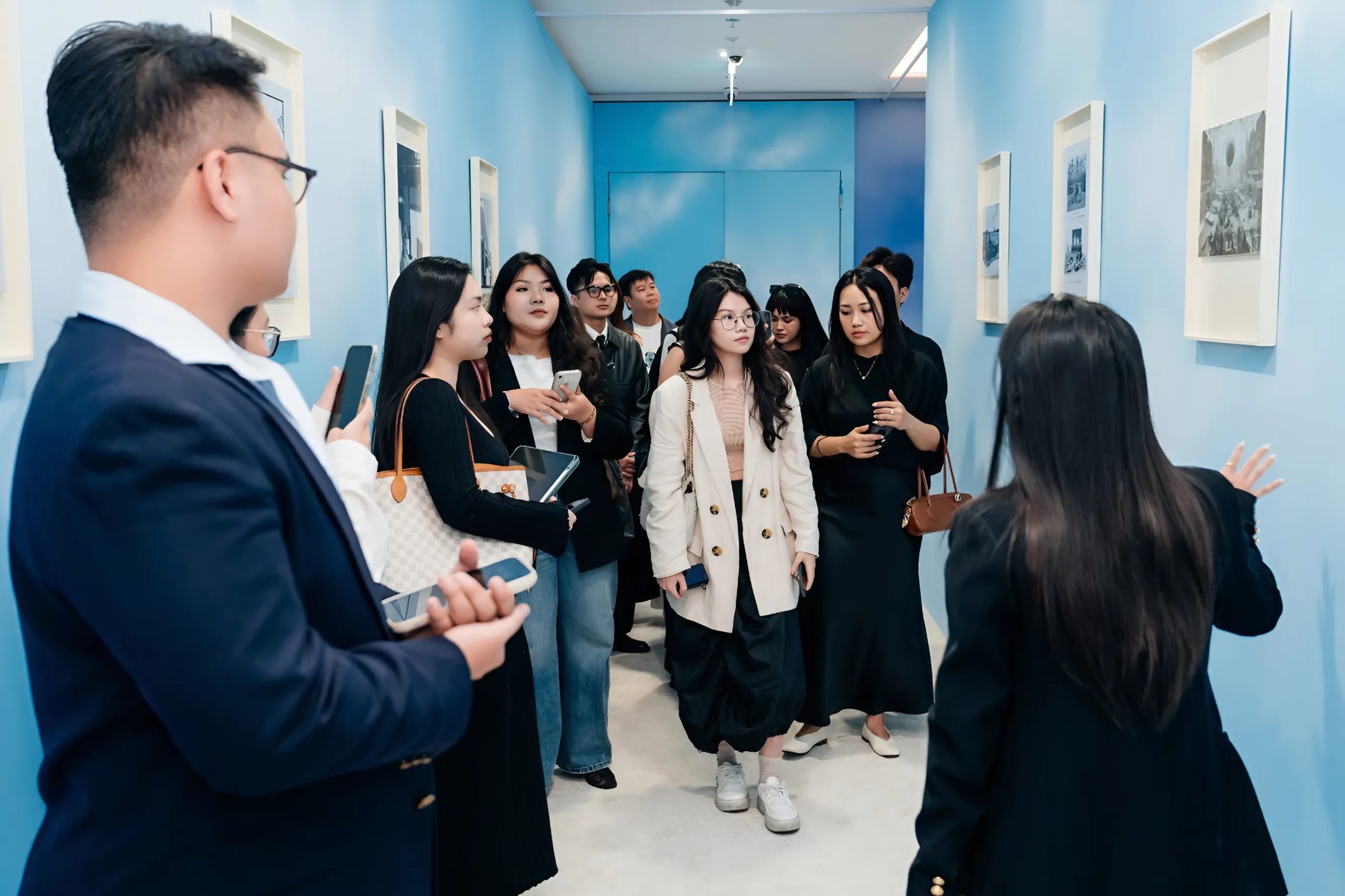 Không gian trưng bày trong field trip thời trang cùng Louis Vuitton và học viên SRFBS